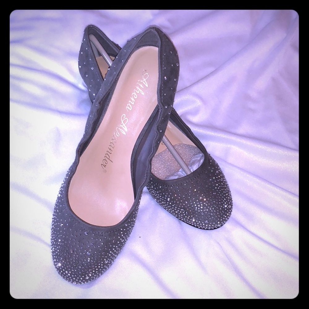 ⭐️⭐️⭐️FINAL⭐️⭐️⭐️ Grey Pumps with embellishments